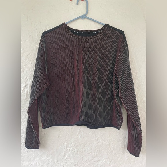 Nike Run Division Womens Mid Layer Long Sleeve Top Black/Red CU6168-010 Size S - Picture 1 of 7